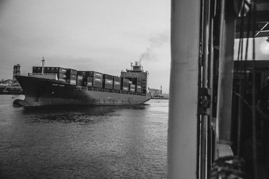 O Porto de Itajaí se destaca como um hub logístico estratégico, oferecendo flexibilidade e eficiência para importadores.